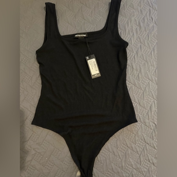 Black ribbed scoop neck bodysuit - Picture 2 of 3